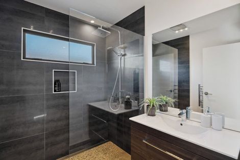 Photo of property in 28 Falconer Rise, Jacks Point, Queenstown, 9371