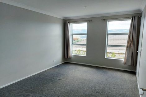 Photo of property in 31 Percy Kinsman Crescent, Riverstone Terraces, Upper Hutt, 5018