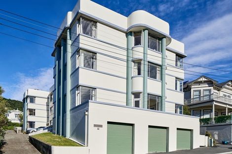 Photo of property in Owd Trafford Flats, 17 Brougham Street, Mount Victoria, Wellington, 6011