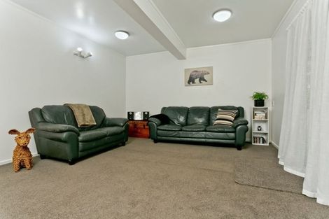 Photo of property in 2/33 Korotaha Terrace, Rothesay Bay, Auckland, 0630