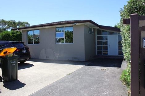 Photo of property in 583 Glenfield Road, Totara Vale, Auckland, 0629