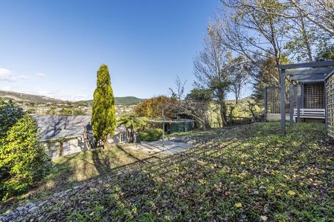Photo of property in 15a Romney Square, Tawa, Wellington, 5028