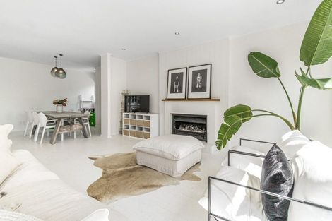 Photo of property in 36 Harbour View Road, Point Chevalier, Auckland, 1022