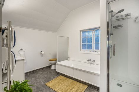 Photo of property in 5 Stanley Point Road, Stanley Point, Auckland, 0624