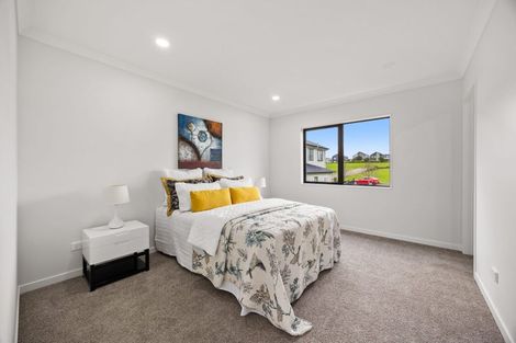 Photo of property in 35 Park Green Avenue, Rosehill, Papakura, 2113