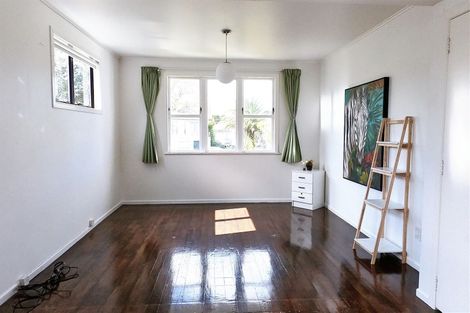 Photo of property in 18 Wylie Avenue, Sunnynook, Auckland, 0620
