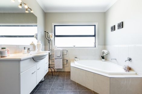 Photo of property in 2a Windsor Terrace, Taradale, Napier, 4112