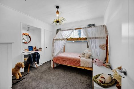 Photo of property in 17 Linda Street, Oakura, 4314