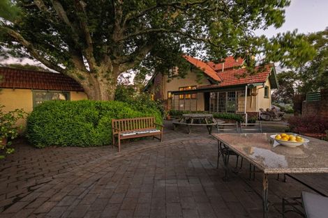 Photo of property in 2 Turitea Road, Fitzherbert, Palmerston North, 4472