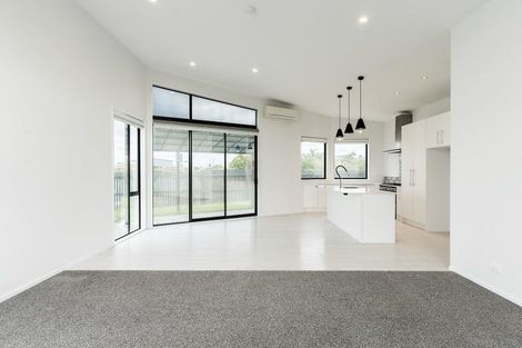 Photo of property in 1 Gallantry Crescent, Papakura, 2110