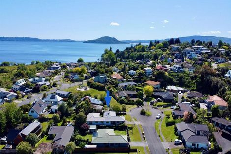 Photo of property in 16 Capricorn Place, Kawaha Point, Rotorua, 3010
