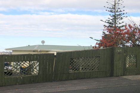 Photo of property in 40 Waimumu Road, Massey, Auckland, 0614