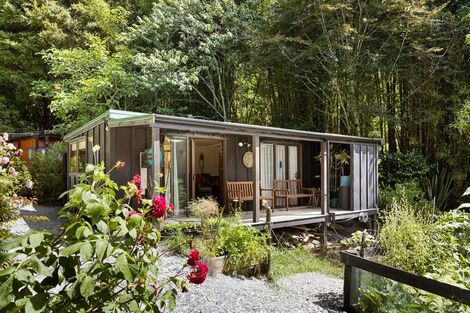 Photo of property in 26 Brick Bay Drive, Sandspit, Warkworth, 0982