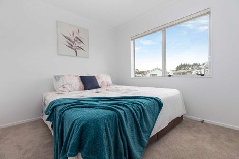 Photo of property in 24 William Wallbank Crescent, Swanson, Auckland, 0614