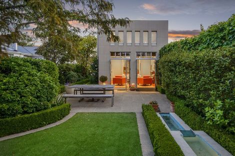 Photo of property in 33 Wroxton Terrace, Merivale, Christchurch, 8014