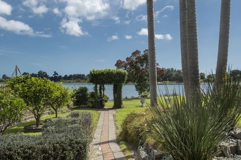 Photo of property in 28 Roretana Drive, Athenree, Katikati, 3177