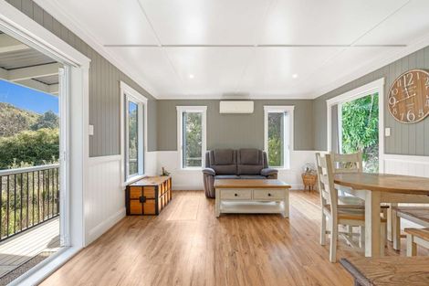 Photo of property in 16 Angle Street, Picton, 7220