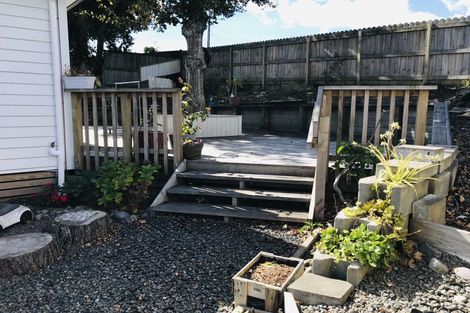 Photo of property in 1 Bangla Place, Massey, Auckland, 0614