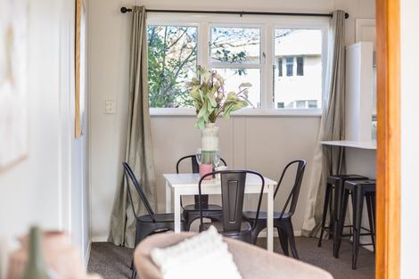 Photo of property in 10 Lincoln Grove, Cannons Creek, Porirua, 5024