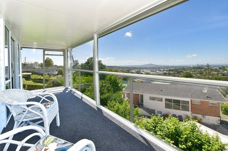 Photo of property in 2/9 Sunset Road, Totara Vale, Auckland, 0632