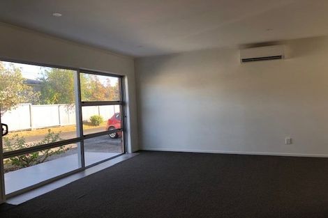 Photo of property in 2/5 Tobruk Crescent, Milford, Auckland, 0620