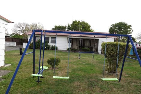 Photo of property in 92 Oakfield Crescent, Pukete, Hamilton, 3200