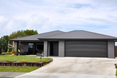 Photo of property in 21 Surfers Avenue, Waihi Beach, 3611