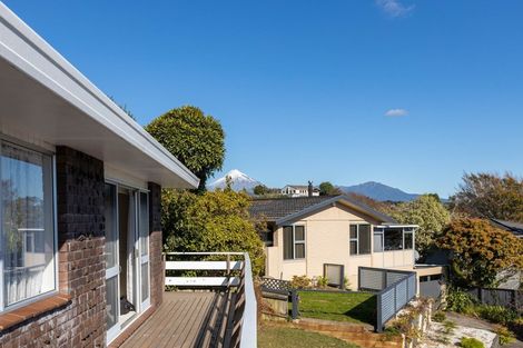 Photo of property in 9 Fairfax Terrace, Frankleigh Park, New Plymouth, 4310