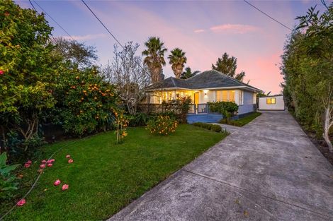 Photo of property in 9 Devon Street, Te Atatu South, Auckland, 0610