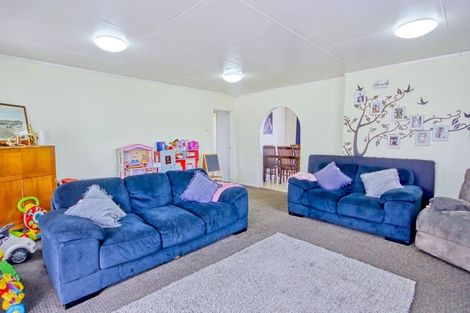 Photo of property in 28 Dungarvon Place, Clendon Park, Auckland, 2103
