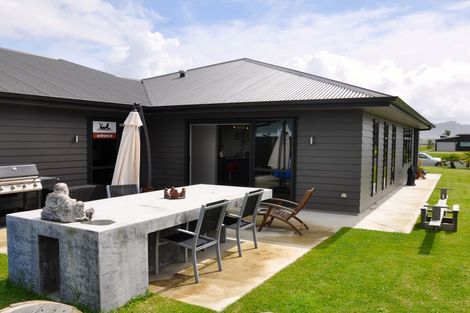 Photo of property in 21 Surfers Avenue, Waihi Beach, 3611
