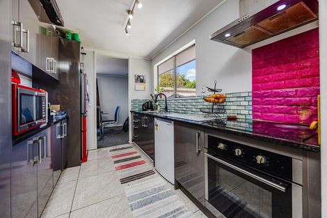 Photo of property in 2/2 Resolute Way, Papakura, 2110