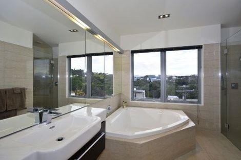 Photo of property in 1 Upper Lewisville Terrace, Thorndon, Wellington, 6011