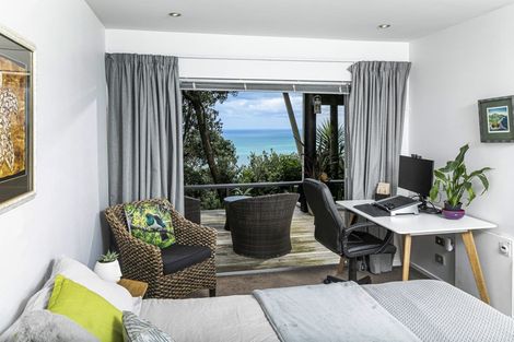 Photo of property in 15 Ngatira Road, Muriwai, Waimauku, 0881