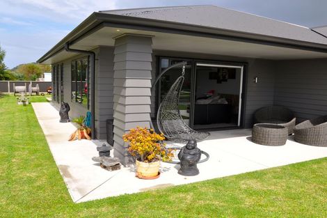 Photo of property in 21 Surfers Avenue, Waihi Beach, 3611