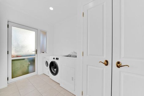 Photo of property in 21 Lothian Brae, Wattle Downs, Auckland, 2103