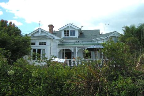 Photo of property in 5 Queen Street, Northcote Point, Auckland, 0627