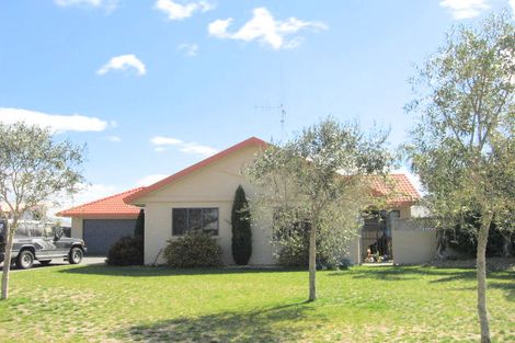 Photo of property in 26 Araroa Place, Papamoa Beach, Papamoa, 3118