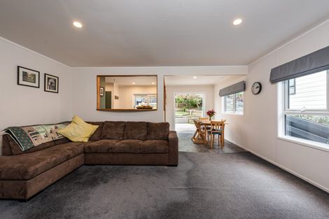 Photo of property in 52 Grays Road, Plimmerton, Porirua, 5026