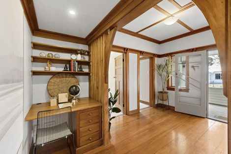 Photo of property in 32 Cutfield Road, New Plymouth, 4310