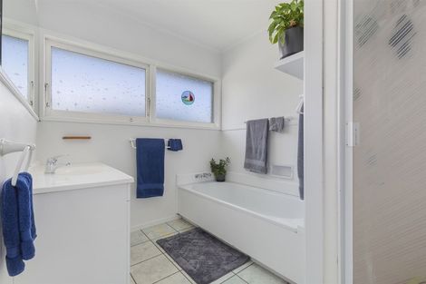 Photo of property in 10 Whiteacres Drive, Sunnyhills, Auckland, 2010