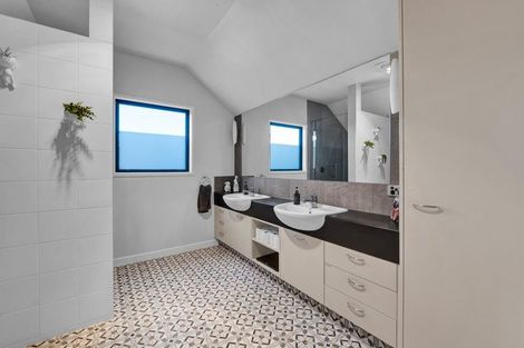 Photo of property in 5-7 Adam Lile Drive, Highlands Park, New Plymouth, 4312