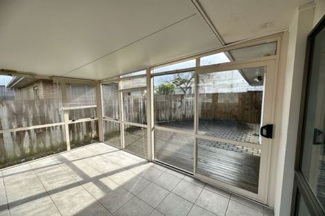 Photo of property in 10 Jillteresa Crescent, Half Moon Bay, Auckland, 2012