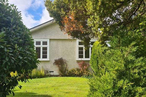 Photo of property in 6 Lansdowne Crescent, Lansdowne, Masterton, 5810