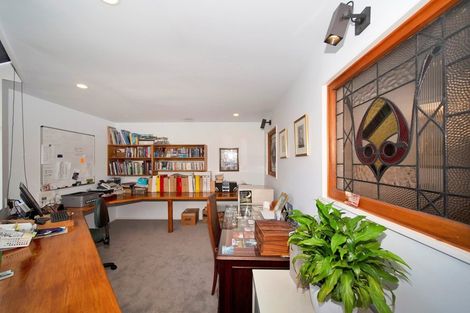 Photo of property in 6a Spencer Place, Merrilands, New Plymouth, 4312