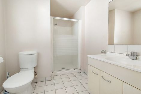 Photo of property in Henry Walton Flats, 4/2 Upper Queen Street, Auckland Central, Auckland, 1010