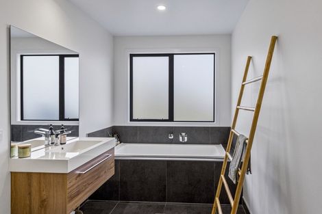 Photo of property in 28 Mcadam Drive, Jacks Point, Queenstown, 9371