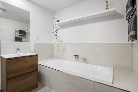 Photo of property in 7 Observation Green, Hobsonville, Auckland, 0616