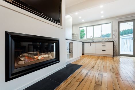 Photo of property in 4 Ponderosa Grove, Maoribank, Upper Hutt, 5018