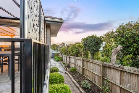 Photo of property in 1/11 Delisle Place, Windsor Park, Auckland, 0632